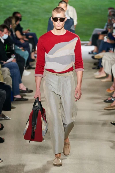 Look 44